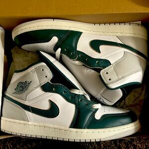 Jordan 1s Oxidized Green